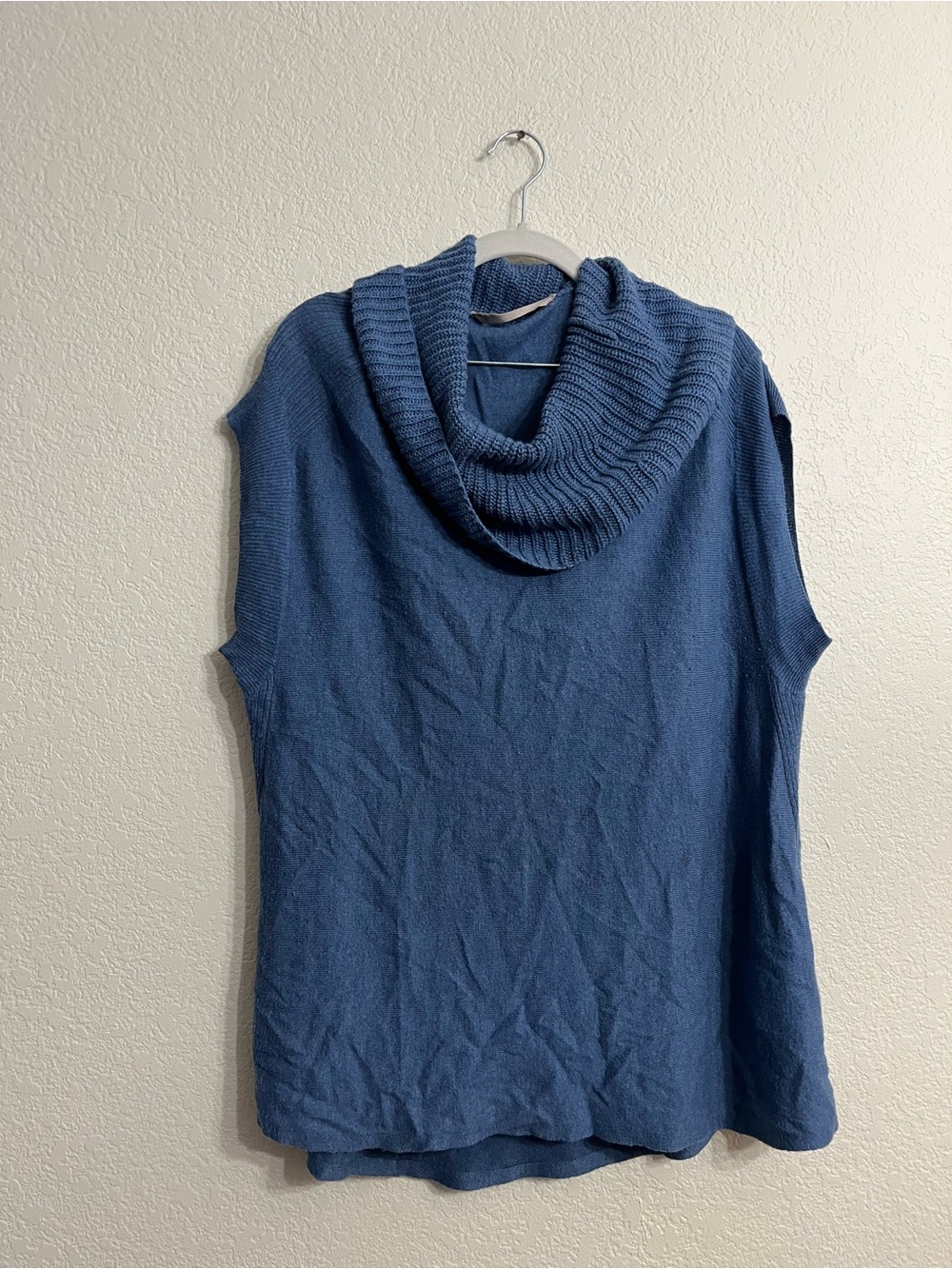 Soft cozy colorful Athleta Blue Sleeveless Cowl Neck Knit Top